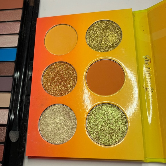 2 eyeshadow palettes - Picture 3 of 5